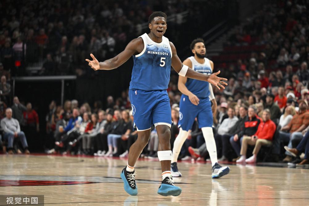 起在水中嬉 起在水中嬉